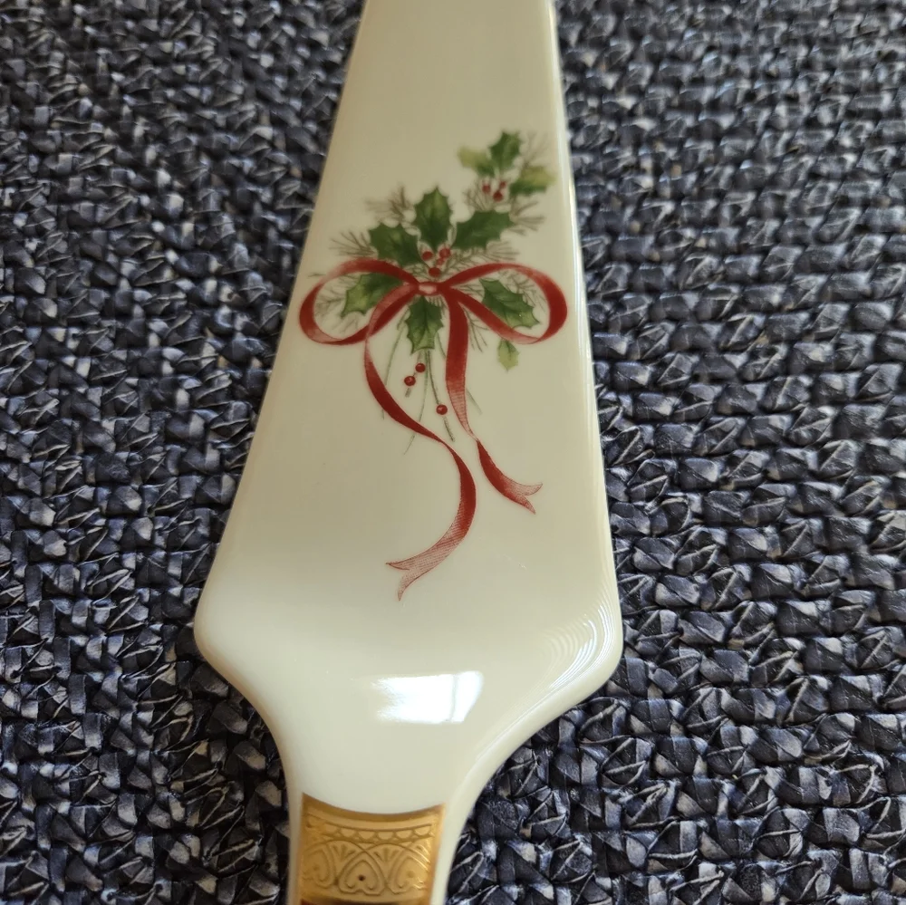 Mikasa Palatial Holly Gold Ceramic Cake Server
